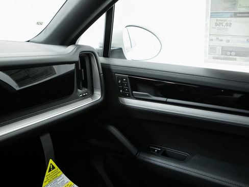 New 2026 Porsche Cayenne S image 25