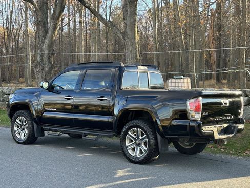 Used 2016 Toyota Tacoma Limited image 14