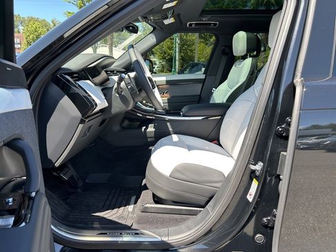 New 2025 Land Rover Range Rover Sport Dynamic SE image 4