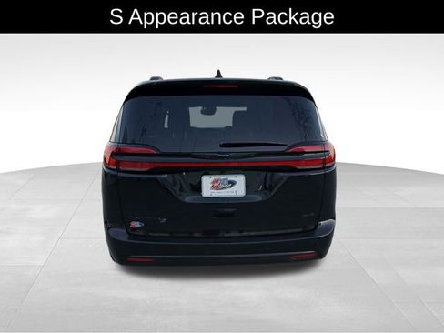 New 2026 Chrysler Pacifica Select AWD/4WD image 4