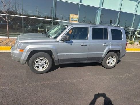 Used 2015 Jeep Patriot Sport w/ Power Value Group AWD/4WD image 3