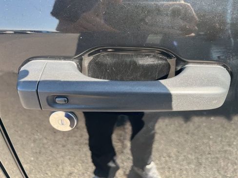 Used 2018 Jeep Wrangler Unlimited Sahara image 48