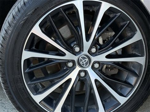 Used 2020 Toyota Camry SE image 9