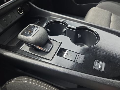 Used 2025 Nissan Rogue SV FWD image 14