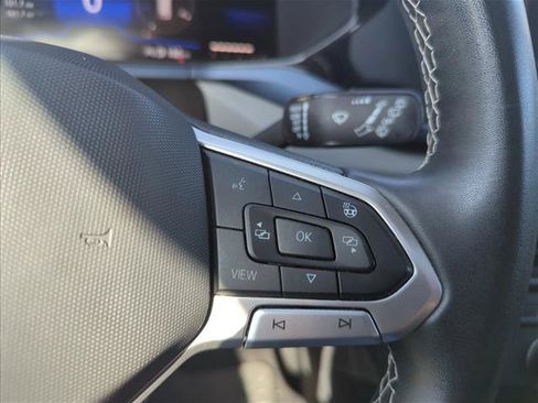 Used 2022 Volkswagen Taos SE w/ Panoramic Sunroof Package FWD image 23