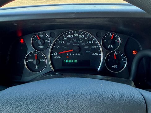 Used 2017 Chevrolet Express 2500 RWD image 33
