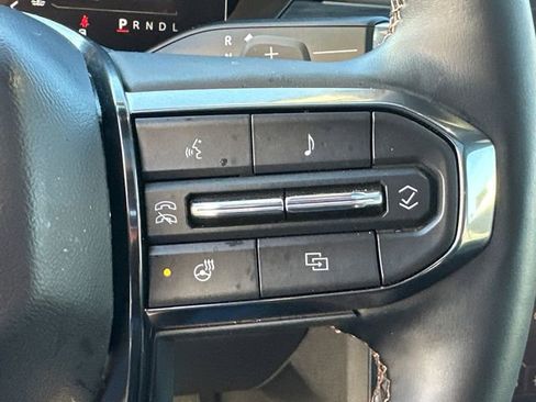 Used 2025 GMC Acadia AT4 w/ Luxury Package image 33