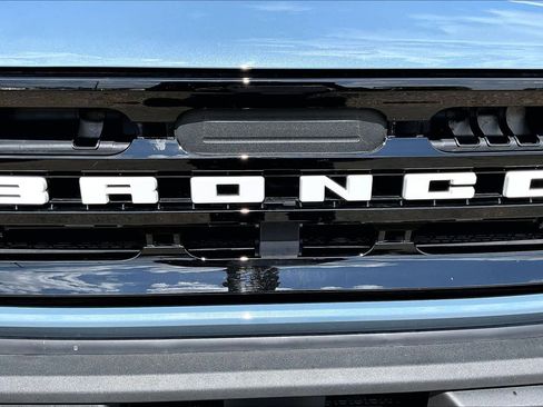Used 2025 Ford Bronco Outer Banks image 12