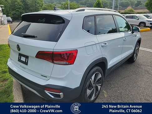 Certified 2024 Volkswagen Taos SE AWD/4WD image 3