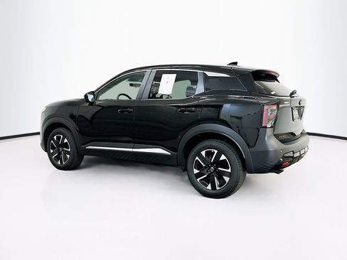 Used 2025 Nissan Kicks SV AWD/4WD image 5