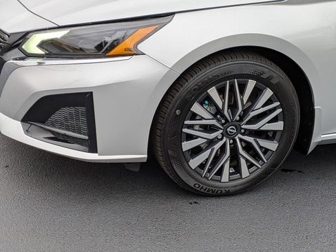 New 2025 Nissan Altima 2.5 SV image 8