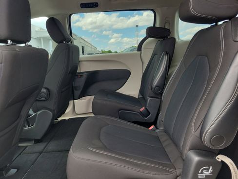 Used 2023 Chrysler Voyager LX FWD image 16