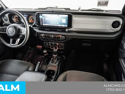 Used 2025 Jeep Wrangler Unlimited Sahara AWD/4WD image 20