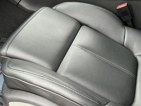 Certified 2025 Porsche Macan image 32