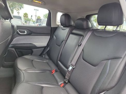 Used 2022 Jeep Compass Latitude FWD image 12