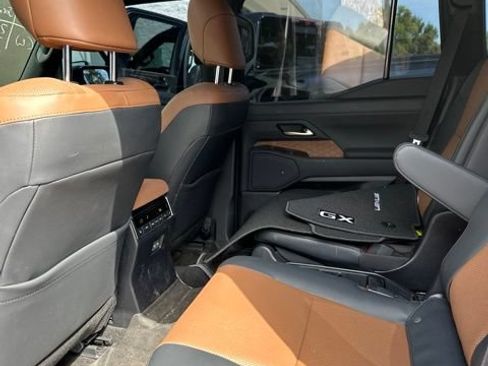 Used 2025 Lexus GX 550 w/ Accessory Package (Z1) AWD/4WD image 9