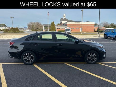 Used 2023 Kia Forte LXS image 4