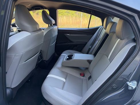 Used 2025 Toyota Camry SE AWD/4WD image 18