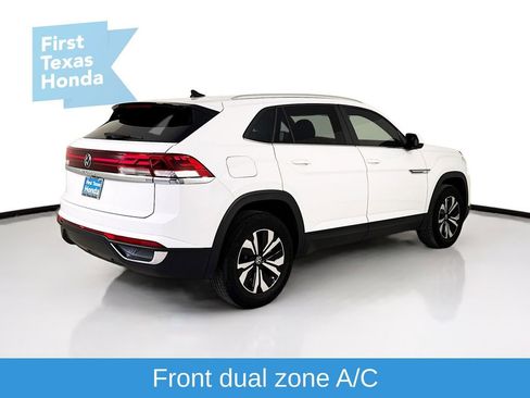 Used 2024 Volkswagen Atlas Cross Sport SE image 7