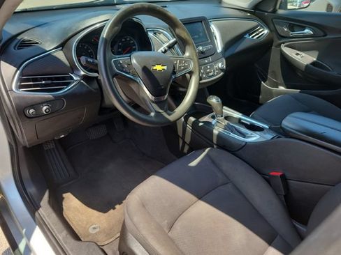 Used 2018 Chevrolet Malibu LT FWD image 18