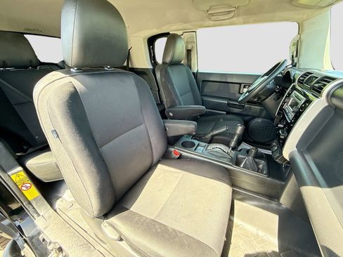 Used 2013 Toyota FJ Cruiser 4WD image 26