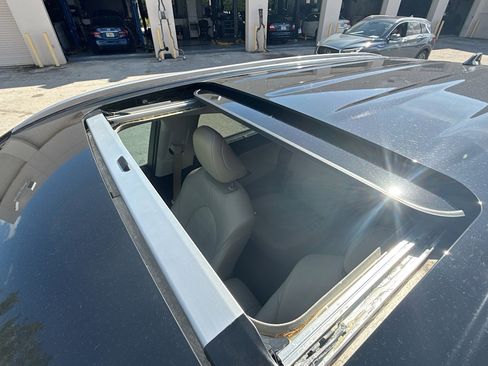 Used 2022 Toyota Highlander XLE image 16