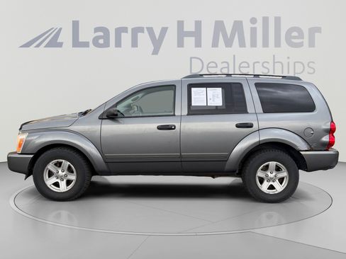 Used 2005 Dodge Durango SLT w/ Interior Convenience Group AWD/4WD image 2