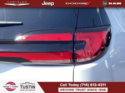 New 2026 Chrysler Pacifica Select FWD image 9