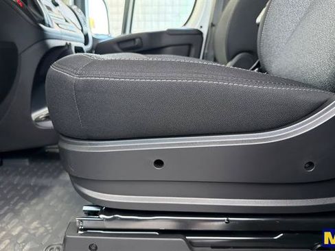 Used 2023 RAM ProMaster 2500 w/ Driver Convenience Group FWD image 13