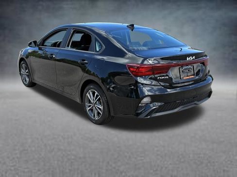 Used 2022 Kia Forte LXS w/ LXS Technology Package FWD image 3