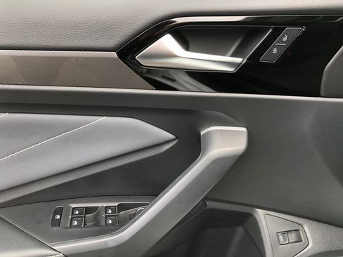 Used 2025 Volkswagen Jetta SEL image 12