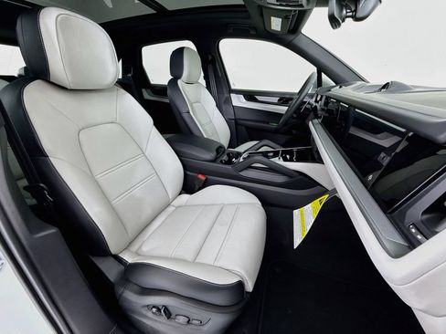 New 2026 Porsche Cayenne AWD/4WD image 30