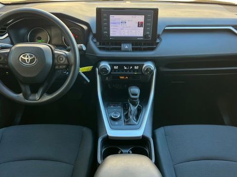 Used 2021 Toyota RAV4 LE AWD/4WD image 17