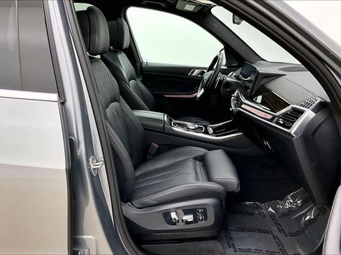 Used 2025 BMW X5 xDrive50e image 9