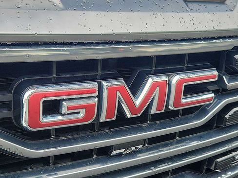 Used 2022 GMC Sierra 1500 AT4 w/ Technology Package AWD/4WD image 4