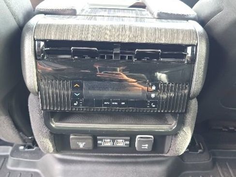 Used 2022 Jeep Wagoneer Series III RWD image 25