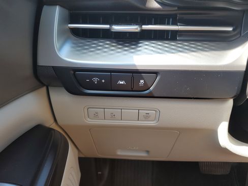 Used 2022 Kia Carnival LX image 22