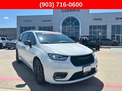 Used 2023 Chrysler Pacifica Touring-L w/ Road Tripper Package