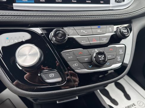 New 2026 Chrysler Pacifica Select image 26