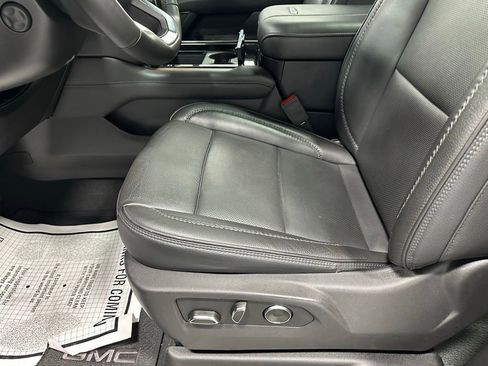 Used 2025 GMC Yukon XL Denali w/ Sun & Power Step Package AWD/4WD image 13
