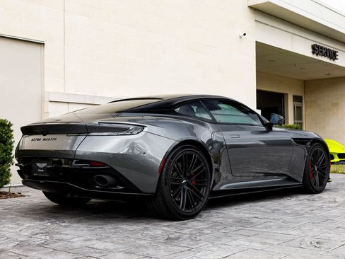 Used 2024 Aston Martin DB12 image 24