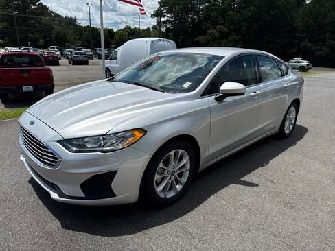 Used 2019 Ford Fusion SE FWD image 3