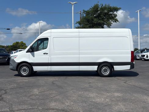 Used 2022 Mercedes-Benz Sprinter 2500 image 9