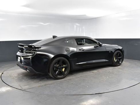 Used 2017 Chevrolet Camaro SS RWD image 8