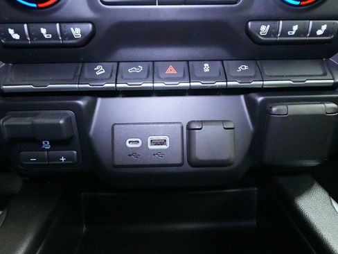 Used 2020 Chevrolet Silverado 2500 LTZ AWD/4WD image 38