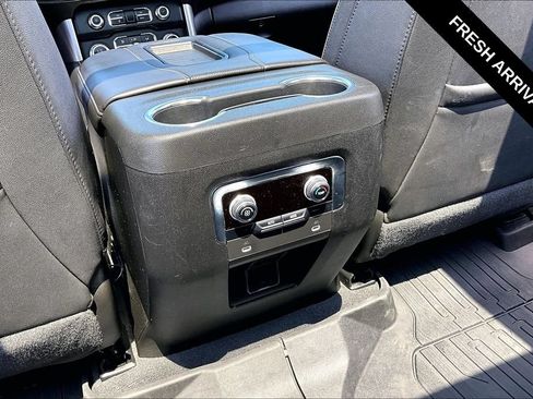 Used 2023 GMC Yukon XL SLT AWD/4WD image 12