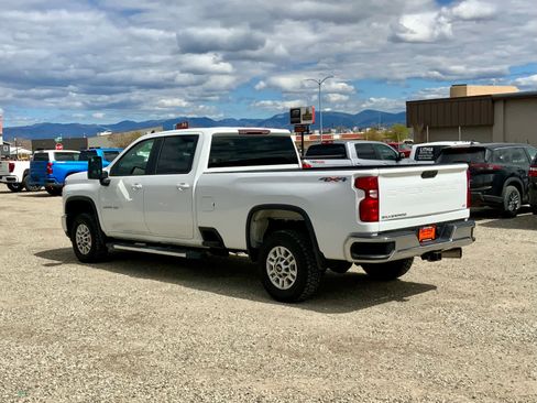 Used 2024 Chevrolet Silverado 2500 LT AWD/4WD image 3