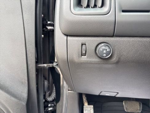 Used 2022 Chevrolet Colorado LT w/ Redline Special Edition image 19