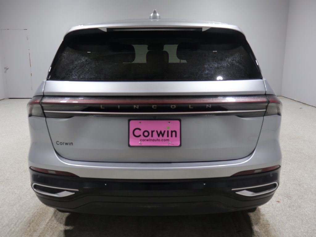 Used 2026 Lincoln Nautilus Premier AWD/4WD image 3
