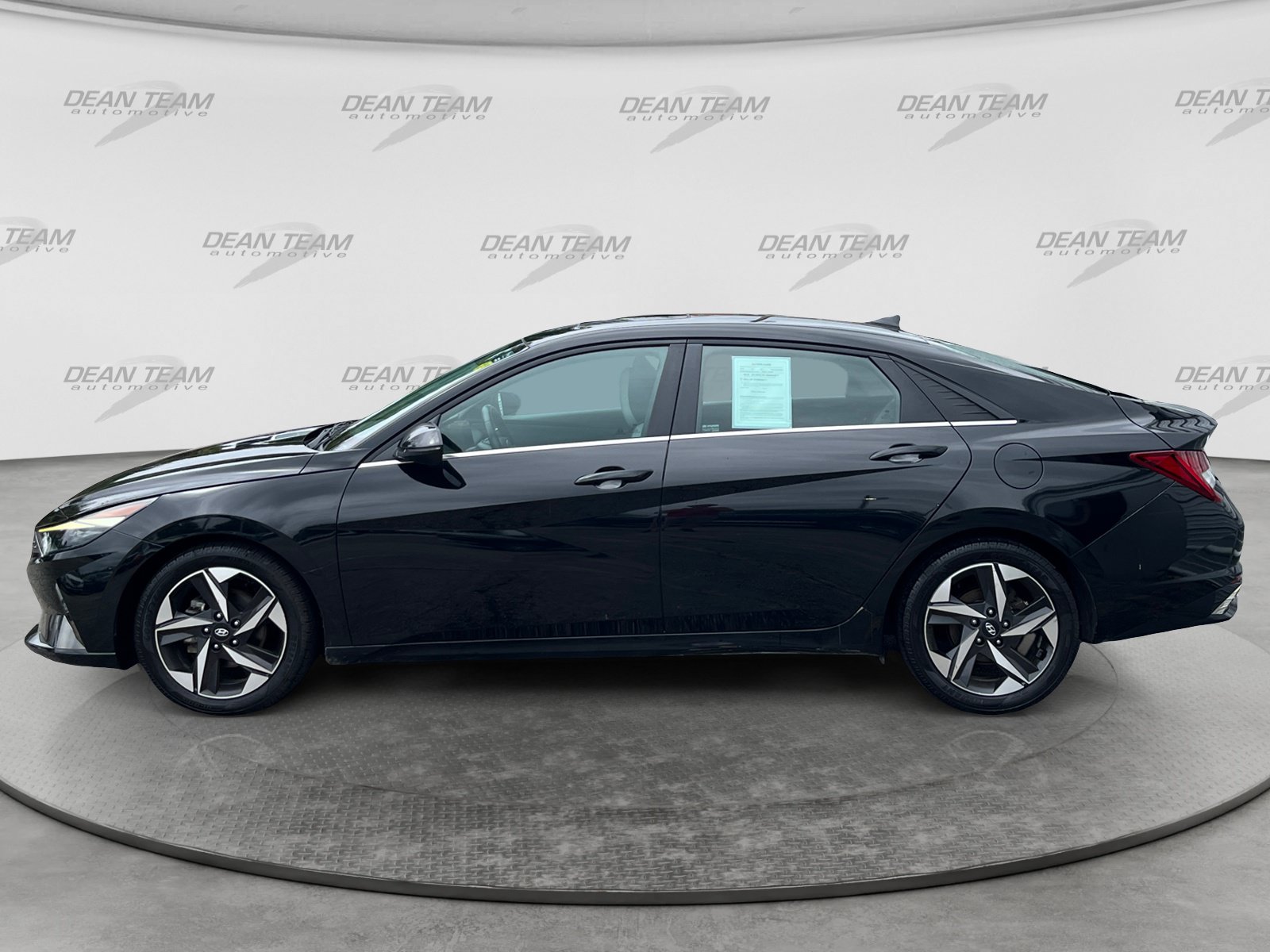 Used 2021 Hyundai Elantra Limited w/ Cargo Package FWD image 4